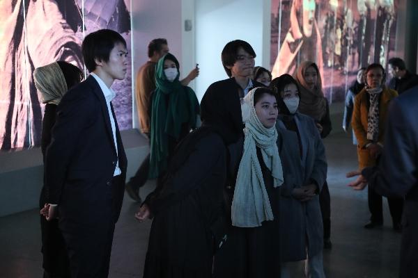بازدید جمعی از دانشجویان ژاپنی از موزه ملی انقلاب اسلامی و دفاع مقدس